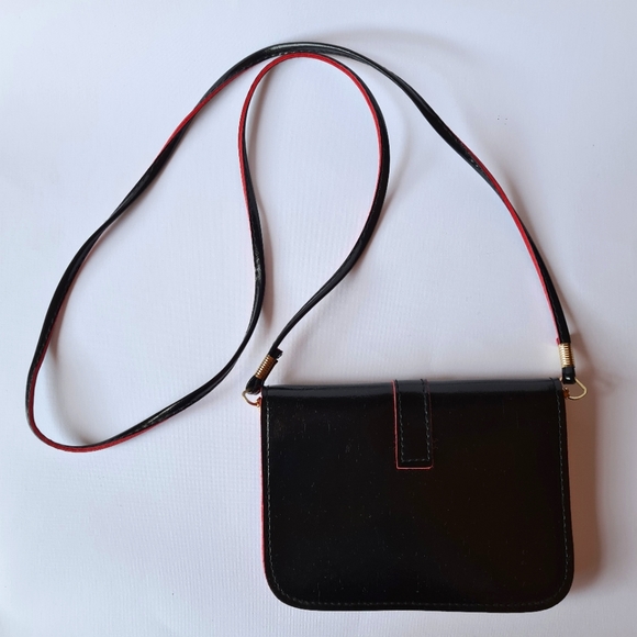 VINTAGE Black Faux Leather Red Felt Crossbody Hip Bag - Picture 3 of 11